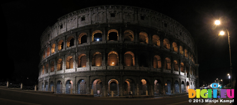 SX31605-9 Colosseum at night